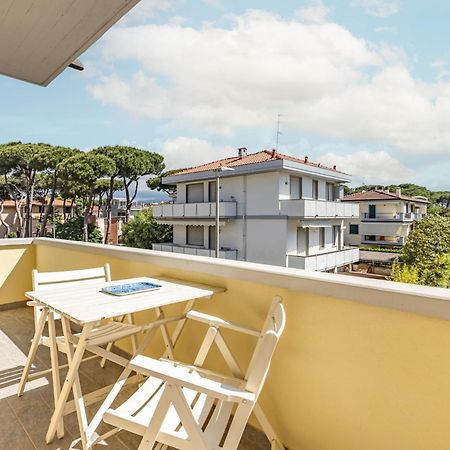 Comfy Apartment With Private Parking Near The Beach! Viareggio Esterno foto